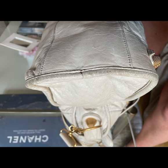 Balenciaga white city bag with gold detailing. Large size. - Picture 4 of 16